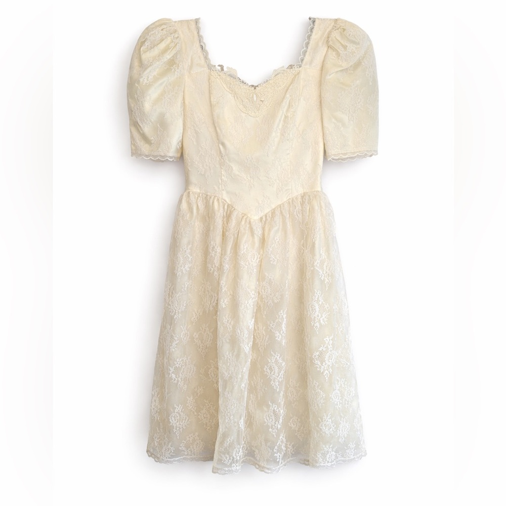 Cream Lace Puff-Sleeve Women’s Dress